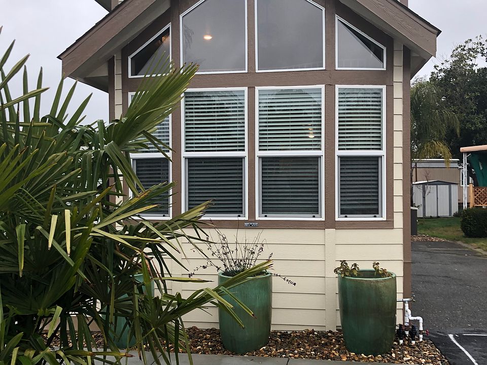 1st image of 26 Shady Oaks Dr