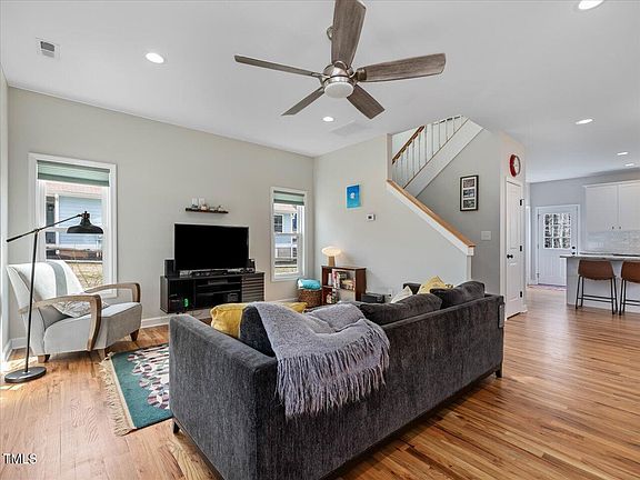 4th image of 603 Lakeshore Dr