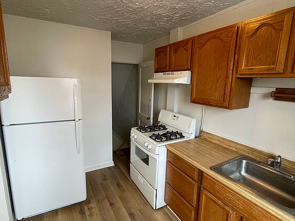 4th image of 122 E Rosemont Ave