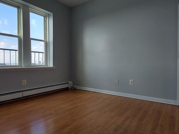 5th image of 121 Garrison Ave APT 403