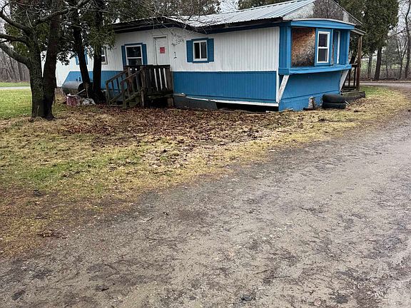 4th image of 18 Hometown Park Ln