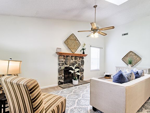 4th image of 8336 Whitehaven Dr