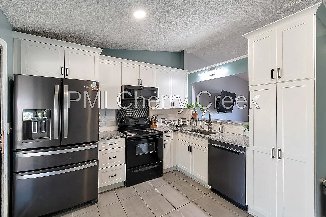3 bed, 2.0 bath, 1225 sqft, $3,200 — Photo 1