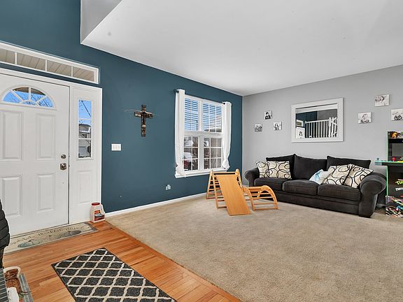 3rd image of 2218 Ashby Ln