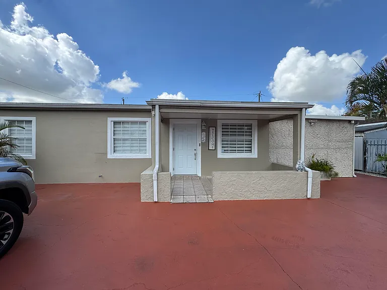 3540 NW 95th Ter — Photo 5