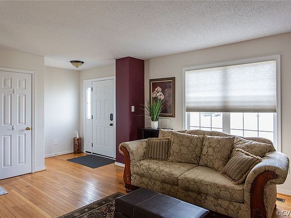 4th image of 7300 Oakham Ct