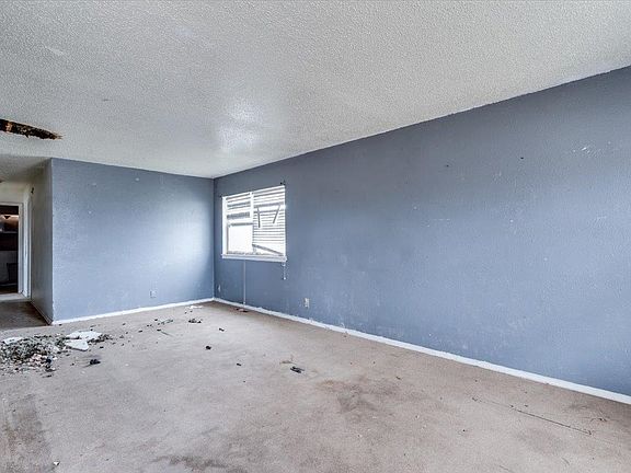 3rd image of 1614 E Del Mar St