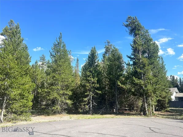 518 Apollinaris Ave, West Yellowstone, MT 59758