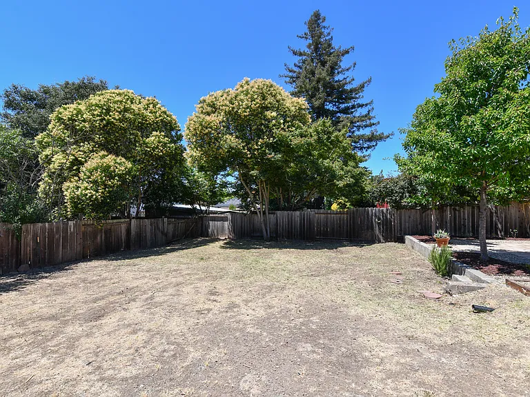 1415 Meek Ave — Photo 37