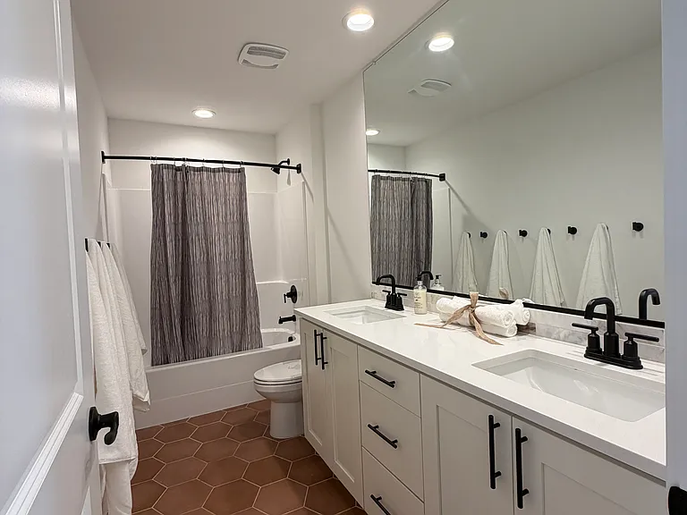 2nd Bathroom Upstairs