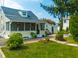 24 5th St, Bayville, NY 11709