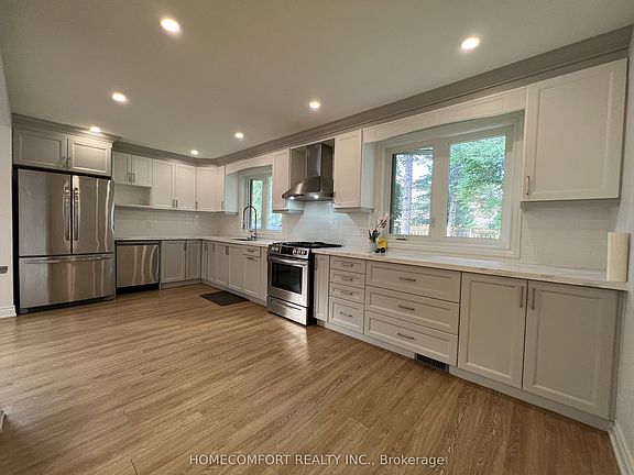 2nd image of 32 Eaglewing Ct