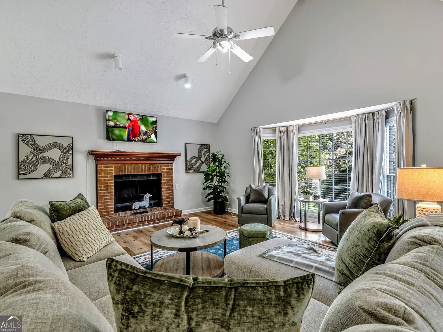 5 bed, 3.0 bath, 3200 sqft, $6,800 — Photo 3