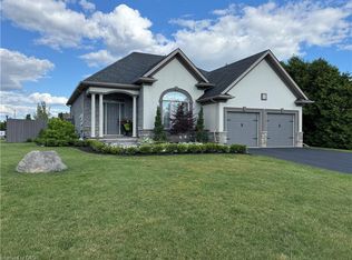 2 Kim Ln, Norfolk County, ON N0E1Y0