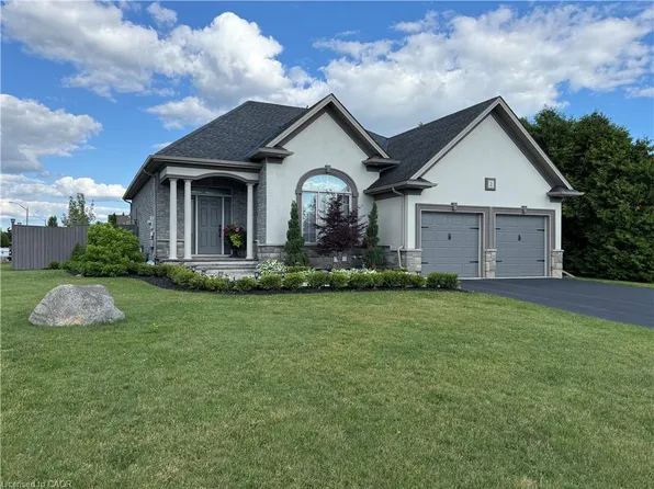 2 Kim Ln, Norfolk County, ON N0E 1Y0