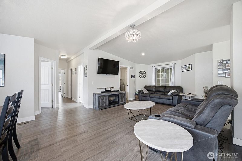 5th image of 3802 James Street #39