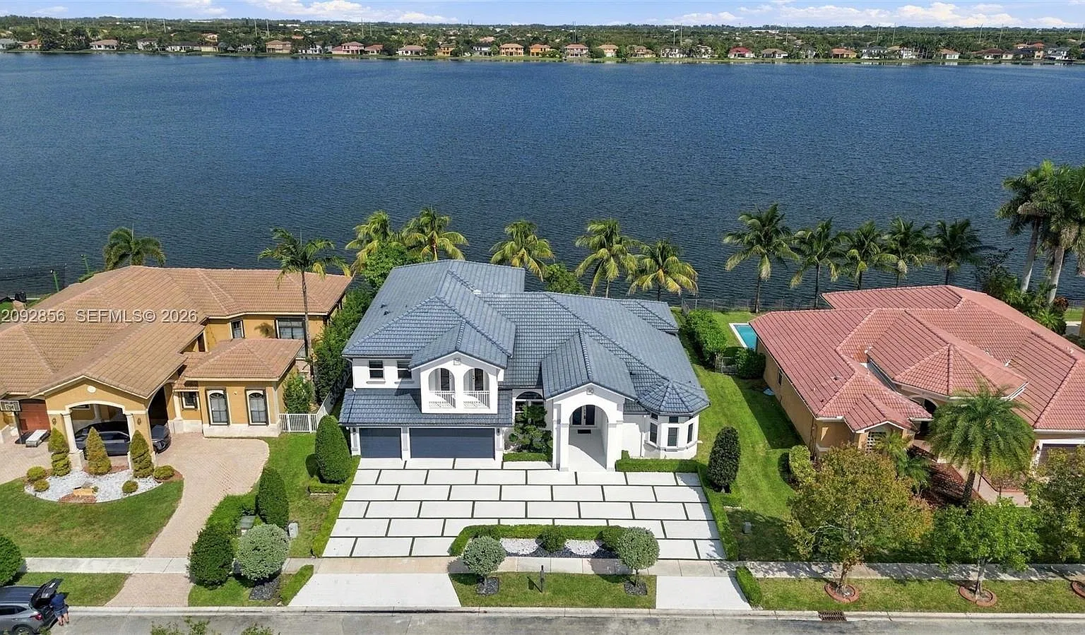 Harbour Lakes Estates — Photo 2