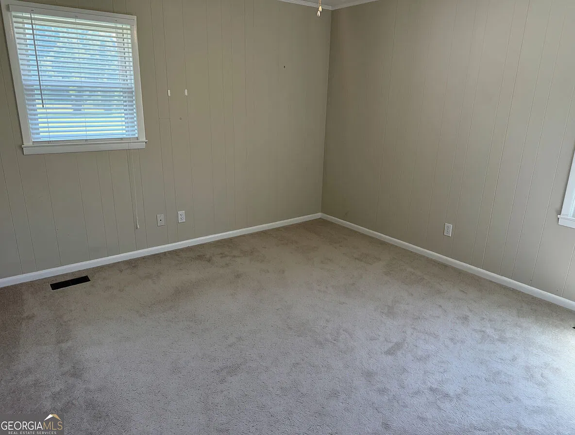 4 bed, 2.0 bath, 1962 sqft, $1,950 — Photo 3