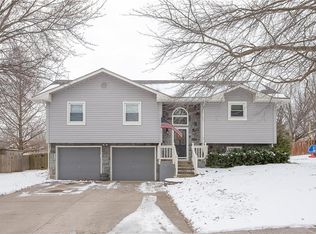 1129 NE Hunters Rdg, Lees Summit, MO 64086