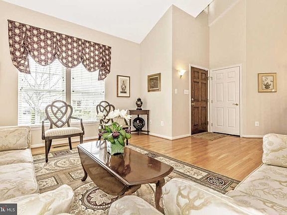 5th image of 10613 Victorian Ave #43