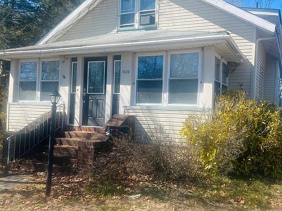 2nd image of 1529 N Franklin Blvd