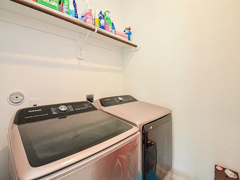 11021 Mikula Dr — Photo 32