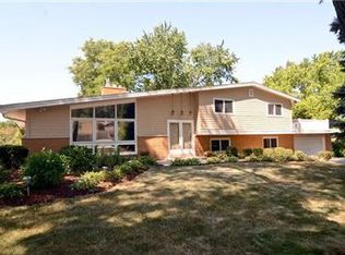 5791 Finch Ln, Greendale, WI 53129