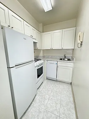 Rented by Corcoran | media 14