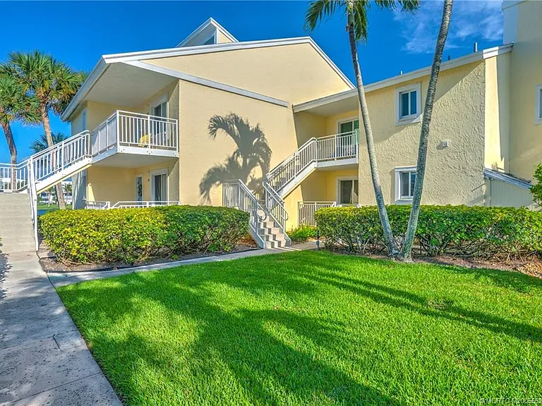 5601 NE Gulfstream Way — Photo 11