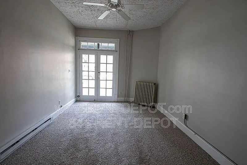 1 bed, 1.0 bath, $825 — Photo 2