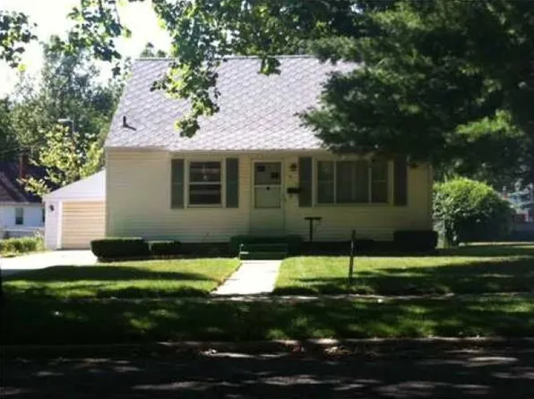 915 S Dexter Dr, Lansing, MI 48910