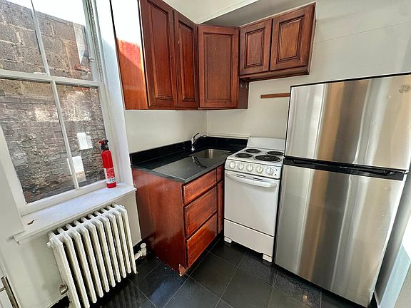 5th image of 32 Leroy St APT 1