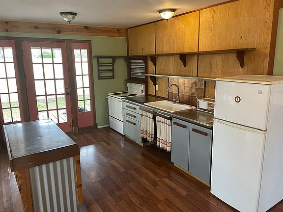 2nd image of 3555 Roger Williams St #A