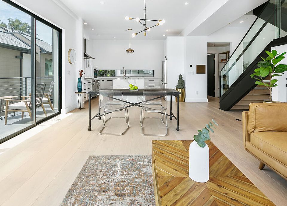 1st image of 3223 W Rowena Ave