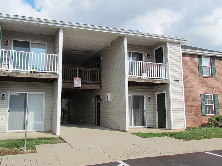 COLONIAL GARDENS APARTMENTS — Photo 2