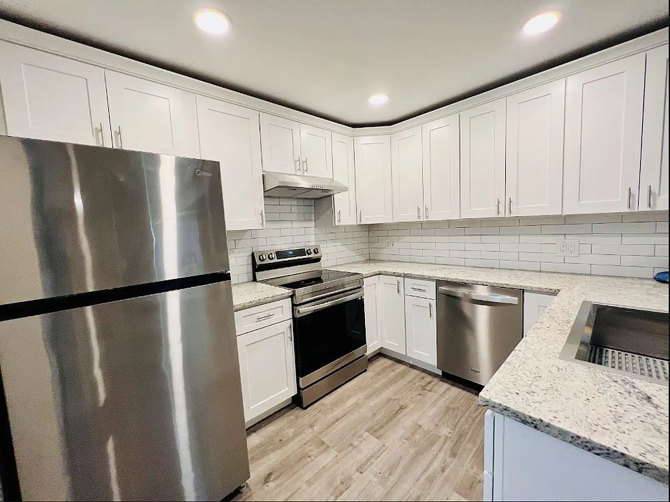 1st image of 3219 Bloomingdale Villas Ct #3219