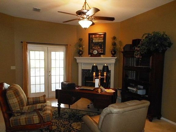 4th image of 209 E Xenops Ave