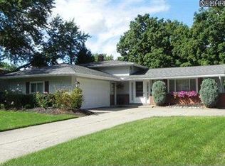 5481 Friar Cir, Fairview Park, OH 44126