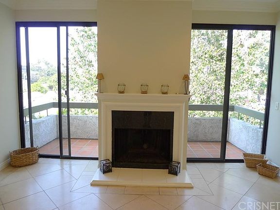 4th image of 10861 Moorpark St Unit 214