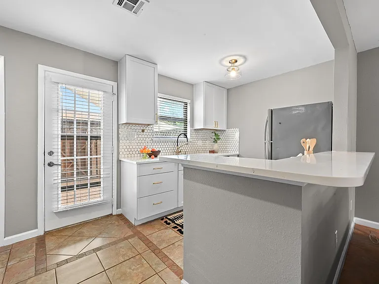 8400 Jamestown Dr #332 — Photo 9