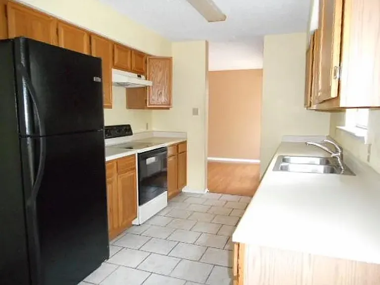 6420 Longmont Trl — Photo 5