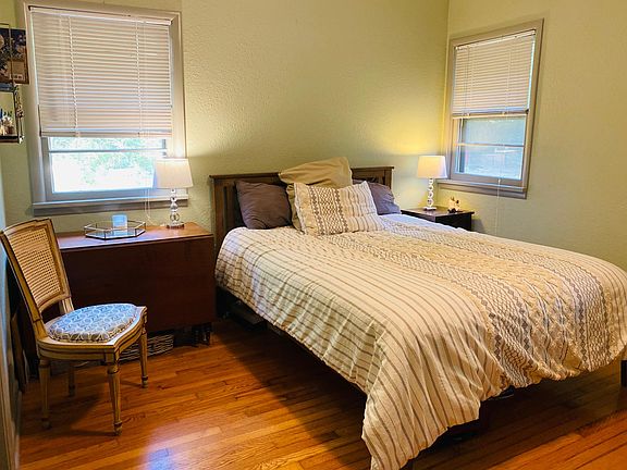 3rd image of 633 E Crescent Dr