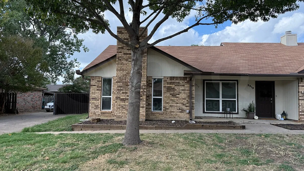 2 bed, 1.0 bath, 990 sqft, $1,750 — Photo 2