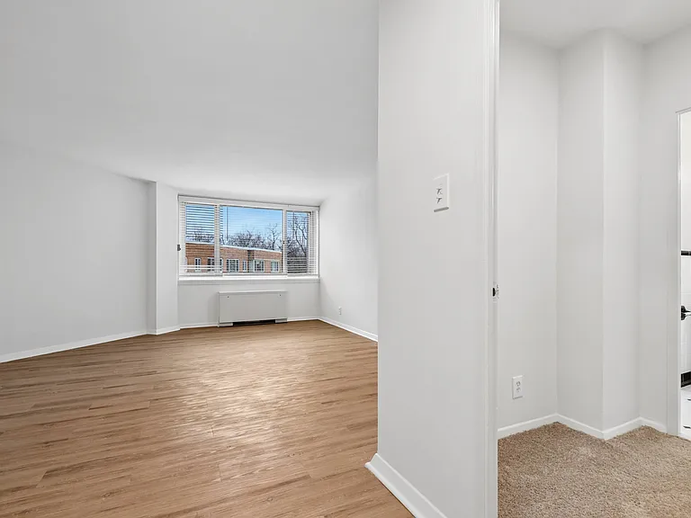 Quebec House Apartments — Photo 35