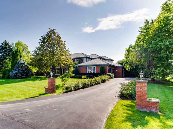 2nd image of 26730 N Longmeadow Cir