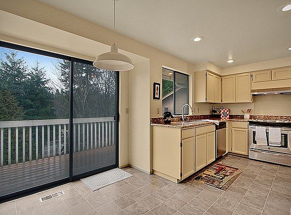5th image of 13820 SE 42nd St