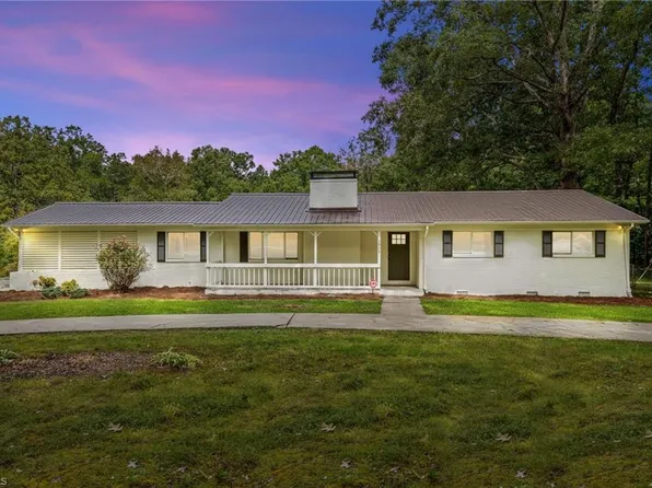 1979 Sullivan Rd, Thomasville, NC 27360