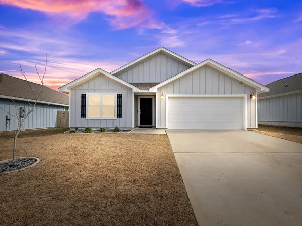 211 Laurel Hill St, Crestview, FL 32539