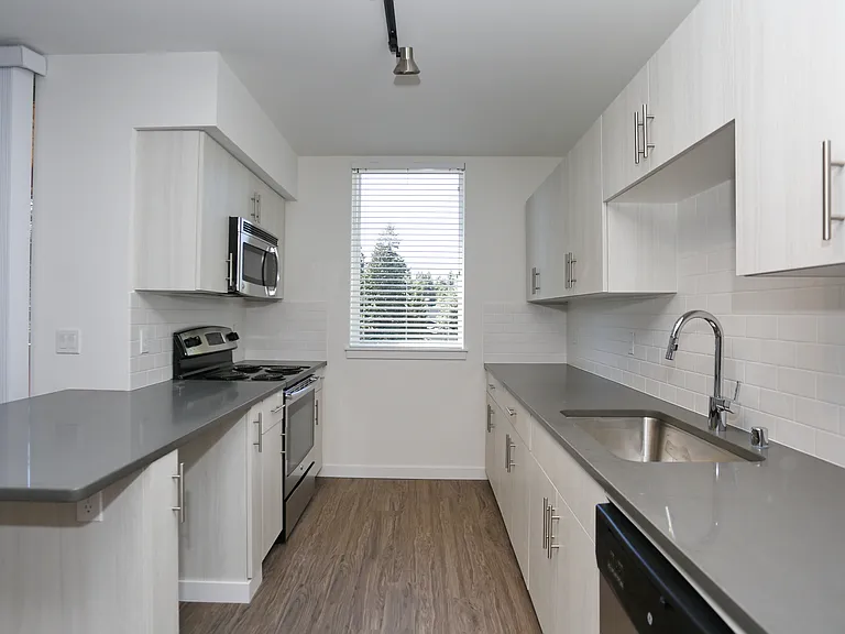 Greenwood Place Apartments — Photo 31
