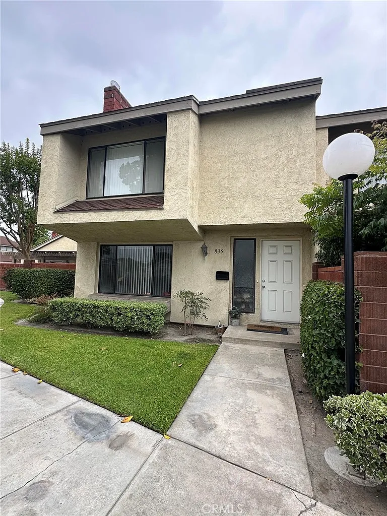 3 bed, 2.5 bath, 1333 sqft, $3,800 — Photo 1